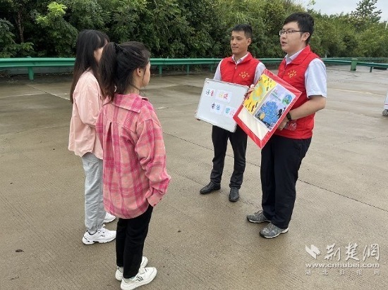 正在上傳...